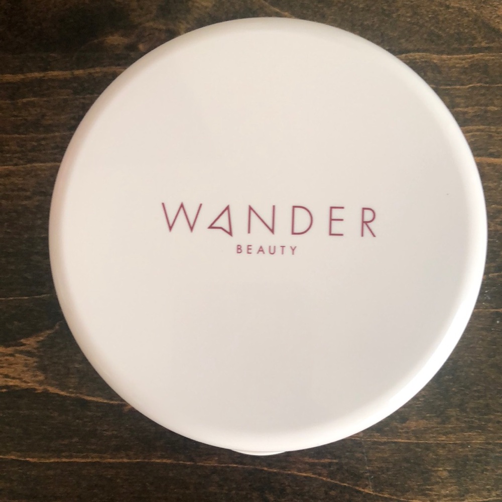 Wander Beauty Wanderlust Powder Foundation in shade LIGHT/MEDIUM